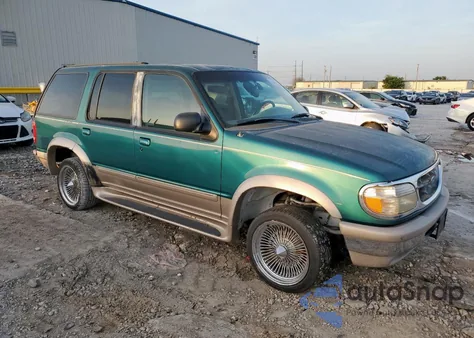 1998 Ford Explorer из США, поврежденный, VIN 1FMZU32E9WZA79111